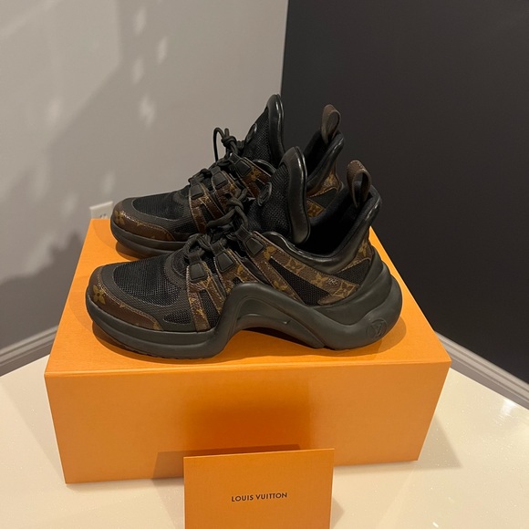 LOUIS VUITTON LV Archlight Sneaker
Monogram Black - Size 9 (39.0) - Picture 3 of 10